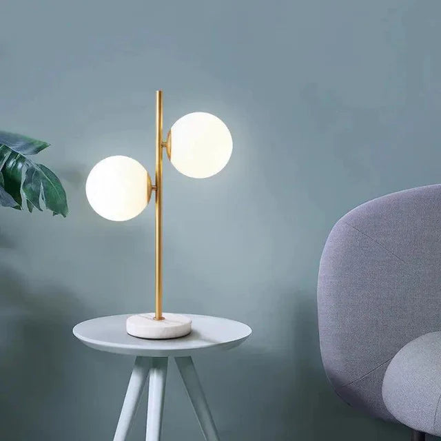 Minimalistische Tischlampe für moderne Räume