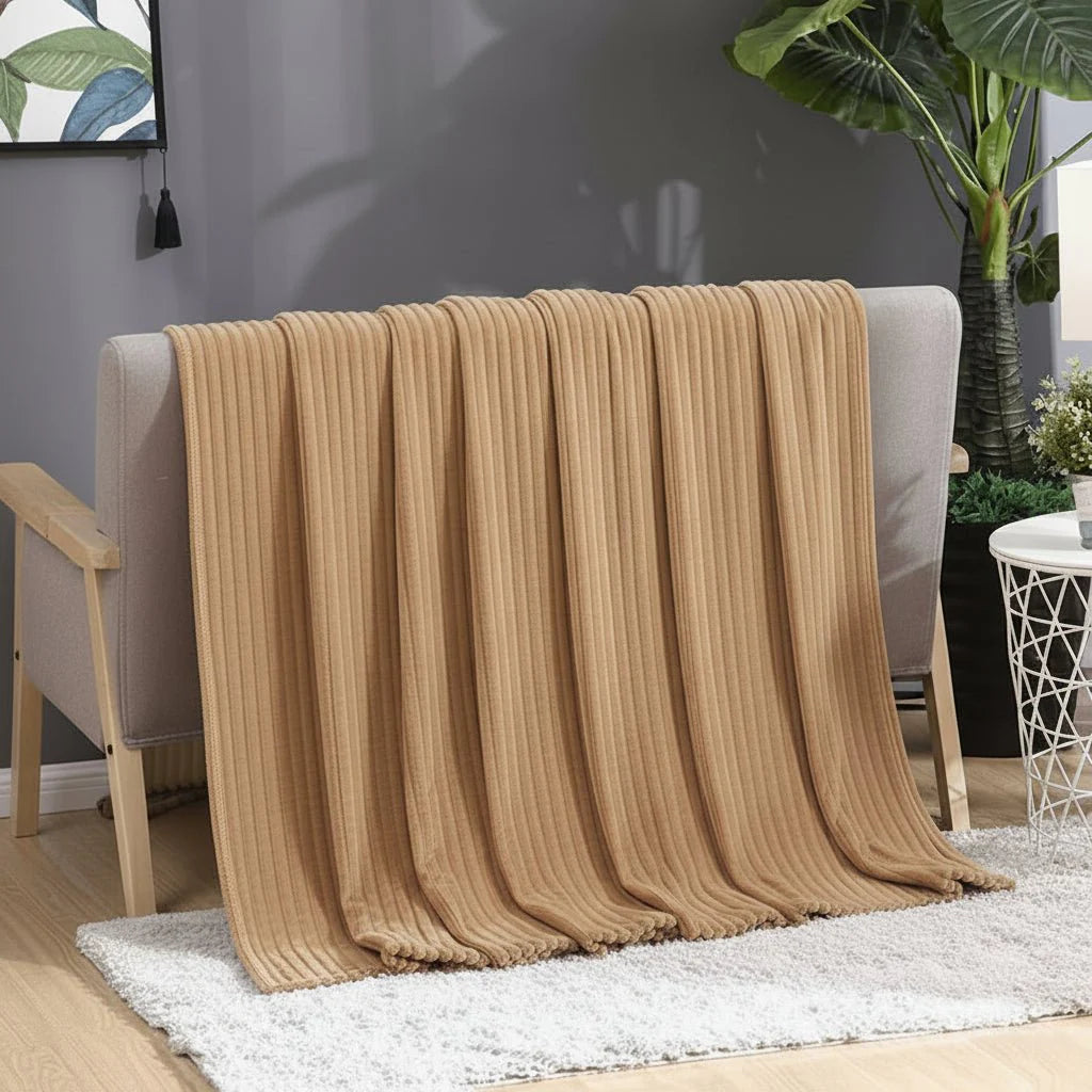 STRIPEWARM – Breite Flanell-Fleece-Decke mit Streifenmuster