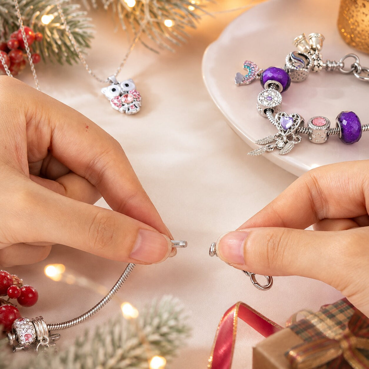 Charmora – Adventskalender für Bettelarmbänder mit 24 Fächern voller Schmuckanhänger
