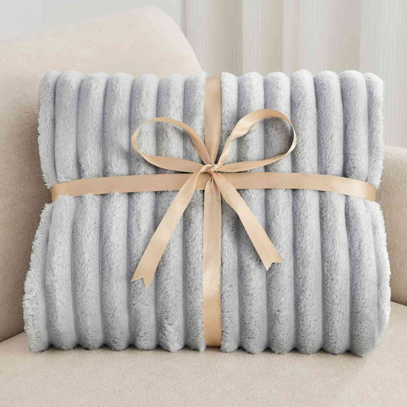 Cozyviro – Weiche Kuscheldecke mit gerippter Oberfläche und beidseitiger Ausführung
