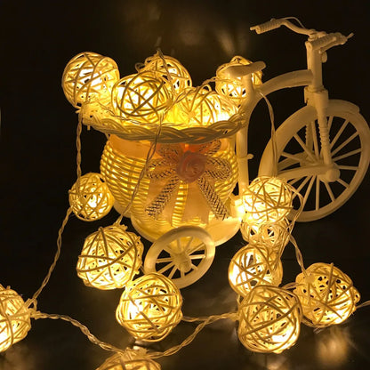 Rattan Ball Lichterkette - Natürliches Rattan-Design