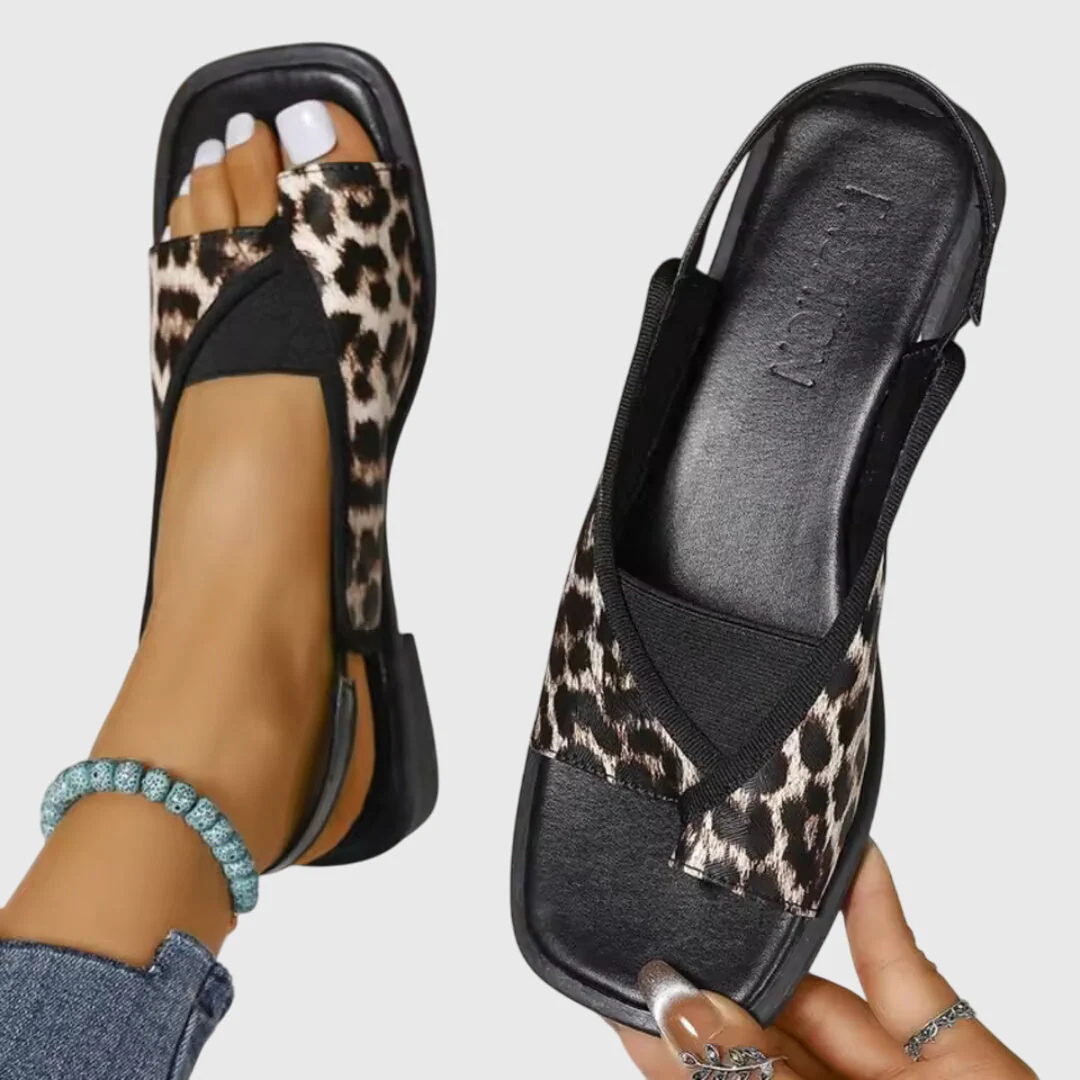 Bequeme Damen-Sandalen mit flacher Sohle und eckiger Zehenpartie