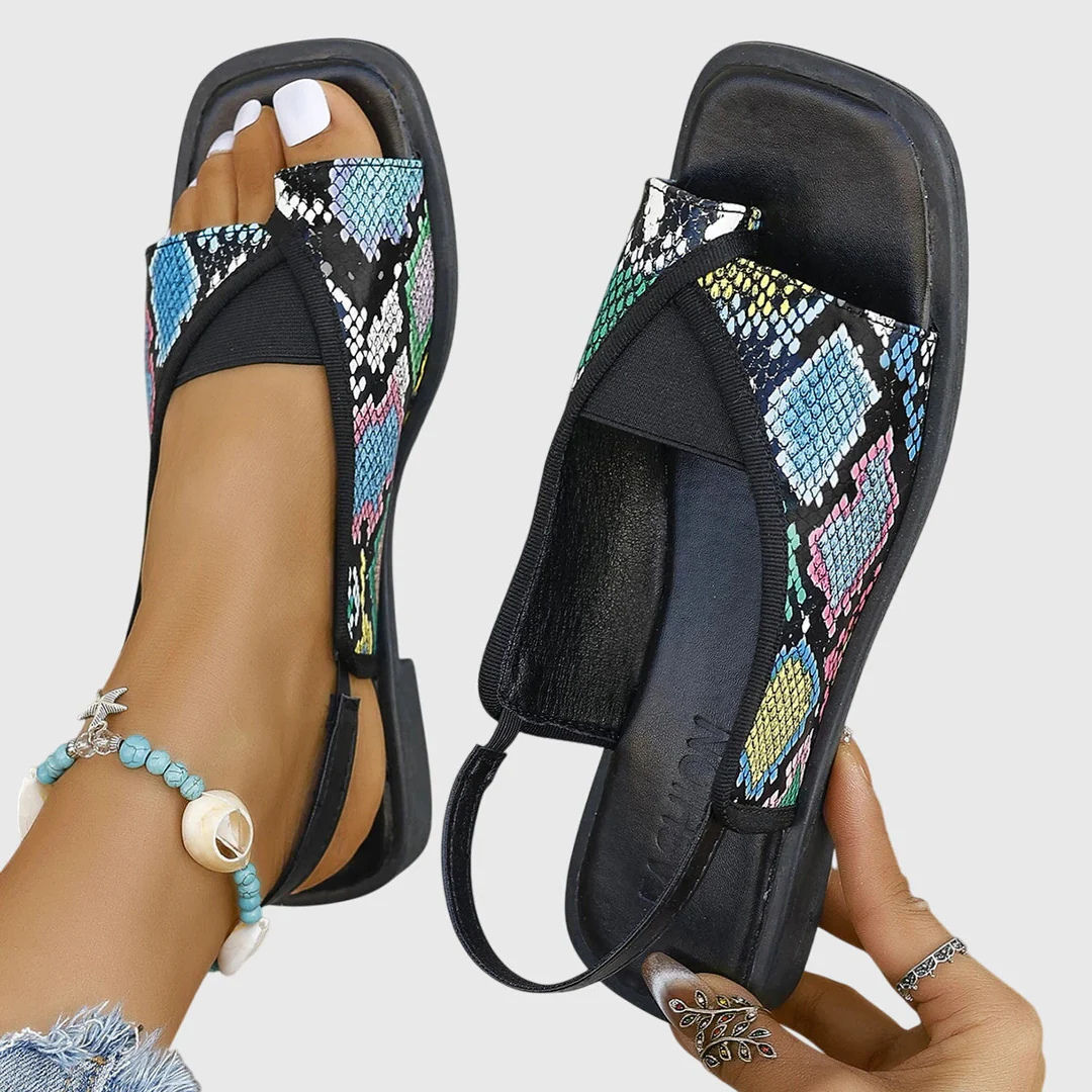 Bequeme Damen-Sandalen mit flacher Sohle und eckiger Zehenpartie