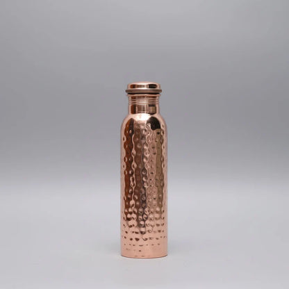 Kavloria – Kupferwasserflasche mit gehämmertem Design