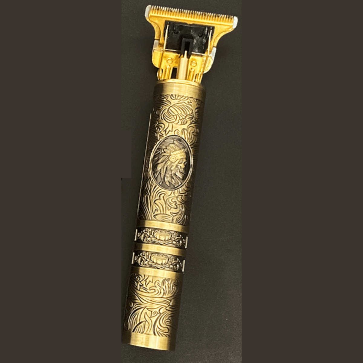 SKULLTRIM – Vintage Barttrimmer mit Akku und präzisem Schnitt für Bart und Haar