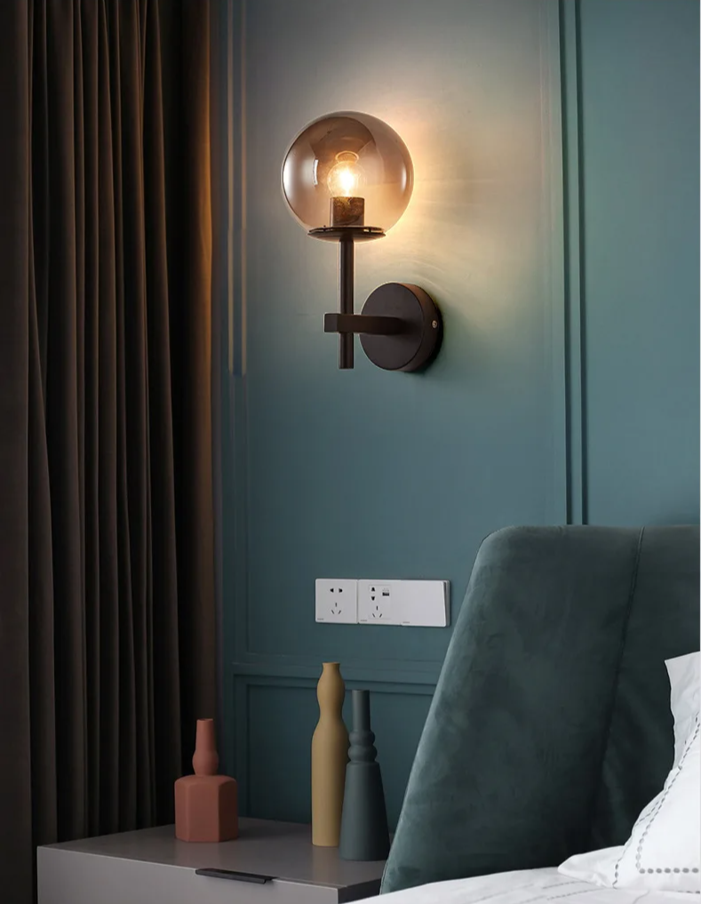 LumiNord – LED-Wandleuchte im nordischen Modern-Stil mit Glaskugel