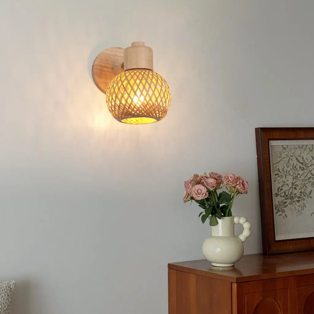 BambuZen Retro japanische Bambus-Wandleuchte – Stimmungsvolle Beleuchtung aus natürlichem Rattan