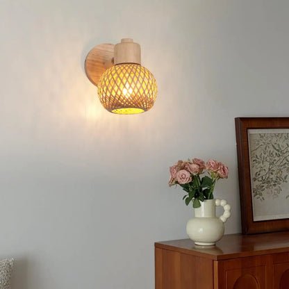 BambuZen Retro japanische Bambus-Wandleuchte – Stimmungsvolle Beleuchtung aus natürlichem Rattan