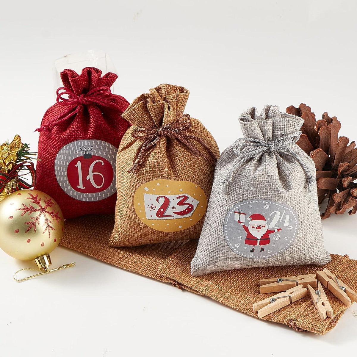Giftvexa – 24 nummerierte Geschenksäckchen mit Aufhängeschnur zum Befüllen