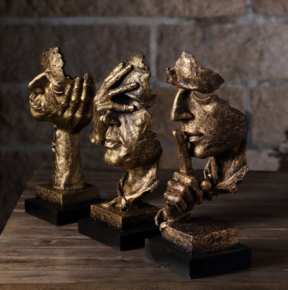 Goldene Skulptur - Nordisches Design für modernes Wohnen