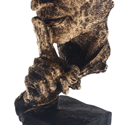 Goldene Skulptur - Nordisches Design für modernes Wohnen