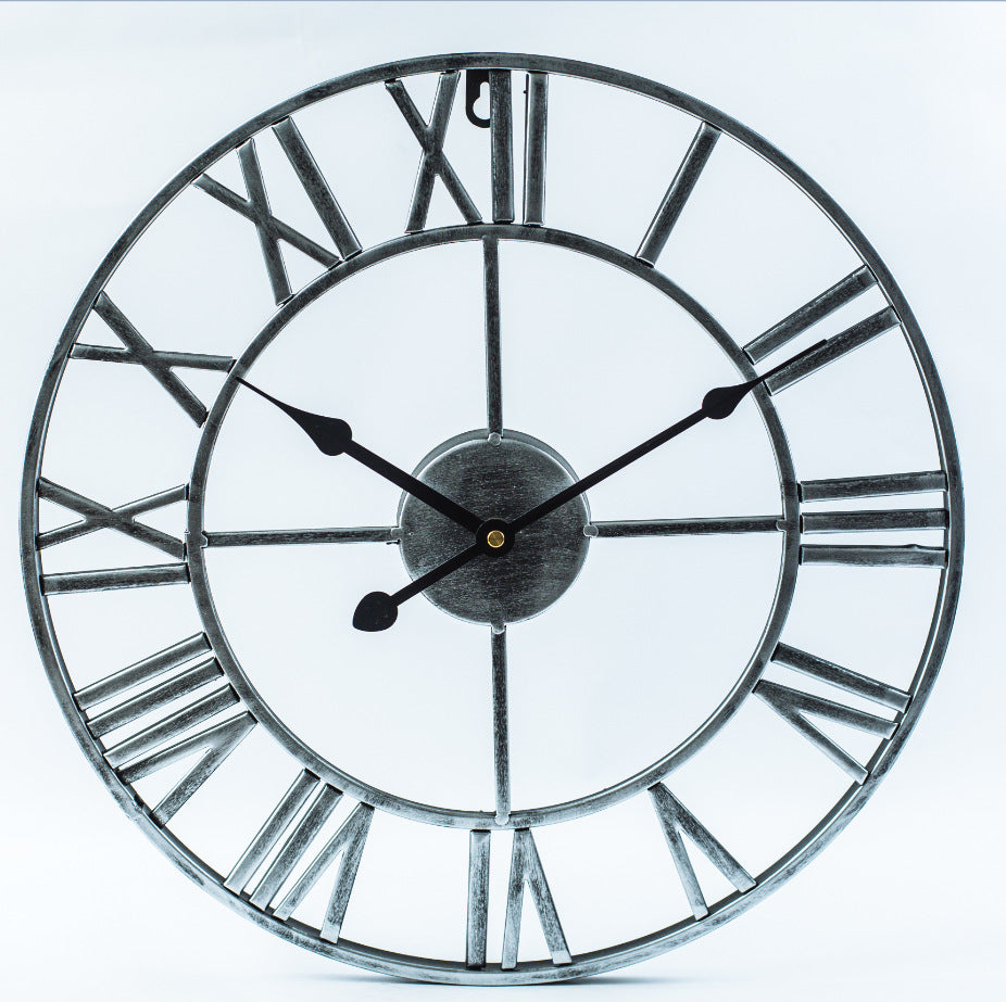 Große Retro Uhr - Zeitloser Retro-Charme