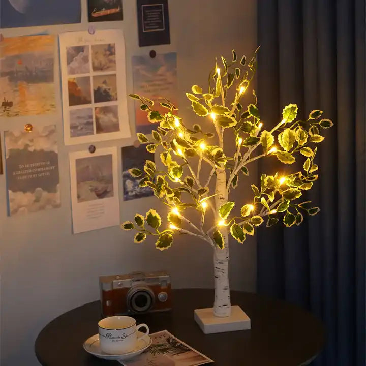 Branchlite – LED Baumleuchte mit dekorativen Blättern und Ästen