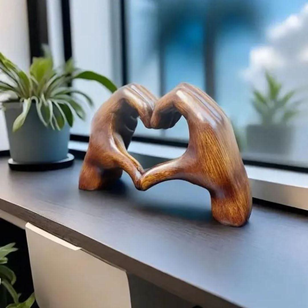 LOVESCULPT WOOD – Handgefertigte Dekofigur aus Holz für ein liebevolles Zuhause