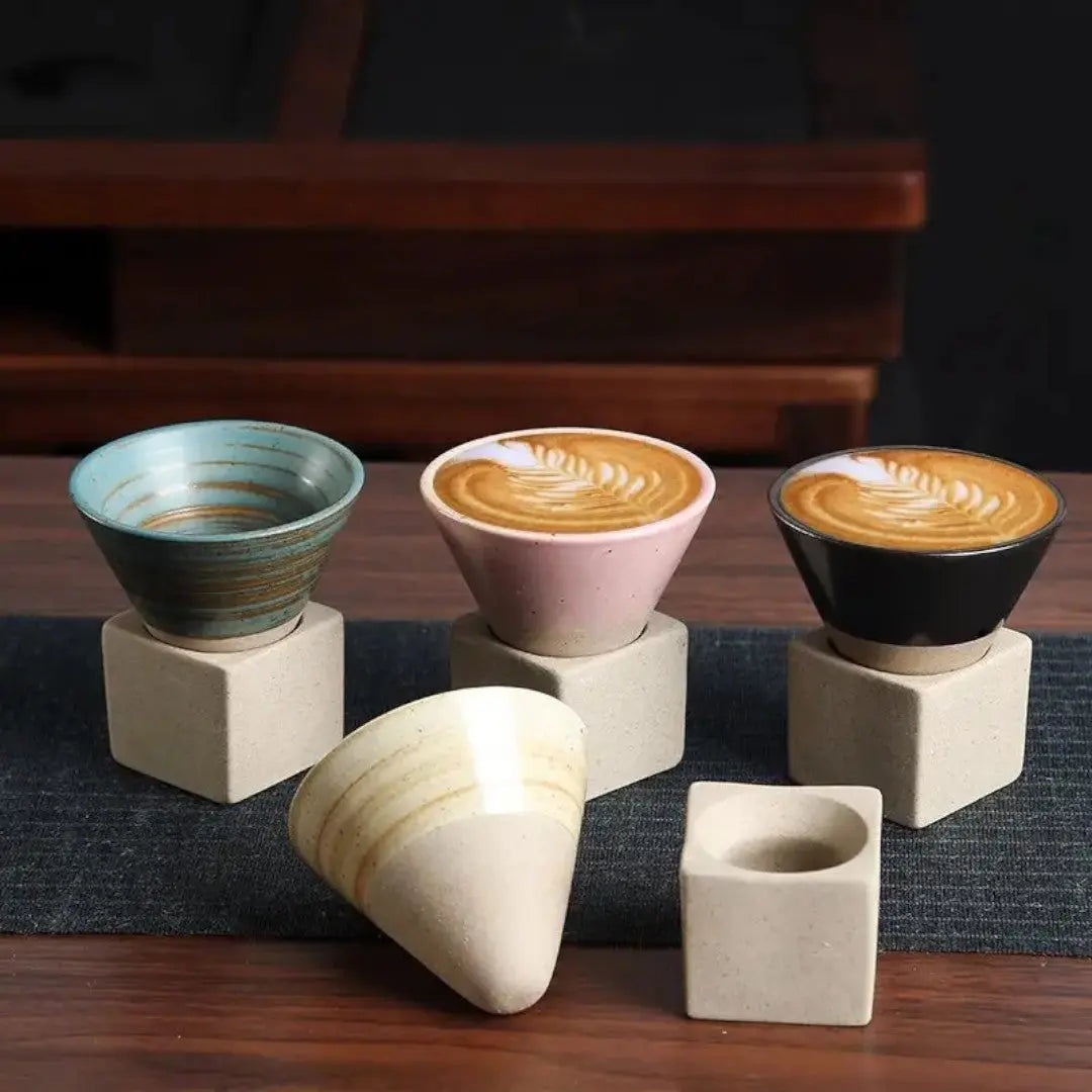 Handgefertigte Kegelförmige - Japanische Eleganz