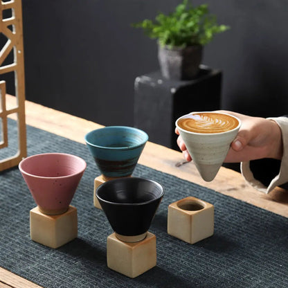 Handgefertigte Kegelförmige - Japanische Eleganz