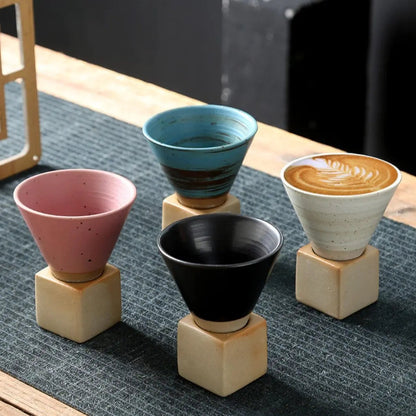 Handgefertigte Kegelförmige - Japanische Eleganz
