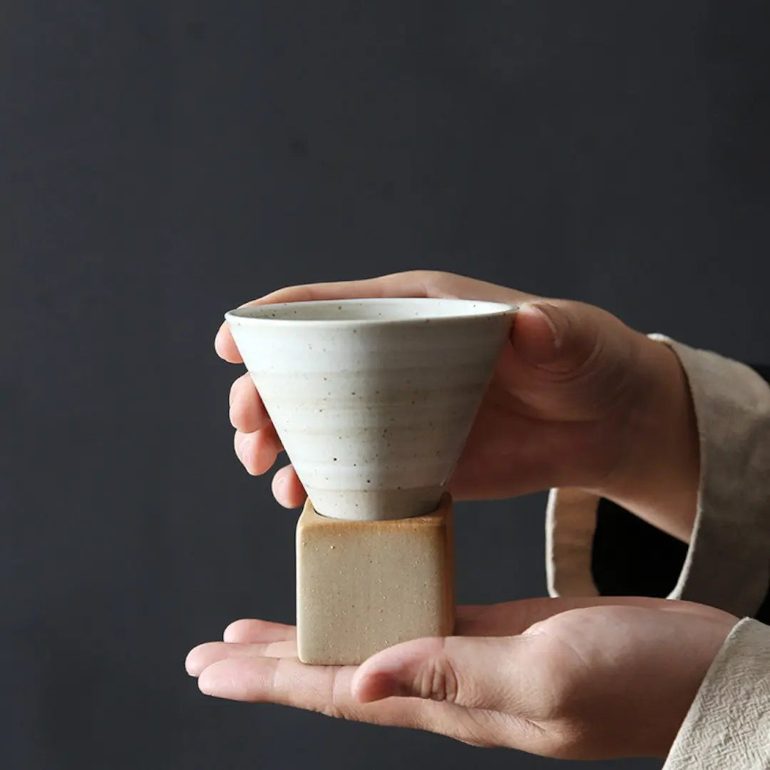 Handgefertigte Kegelförmige - Japanische Eleganz