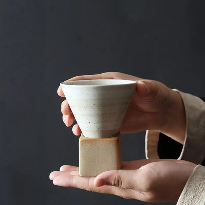 Handgefertigte Kegelförmige - Japanische Eleganz