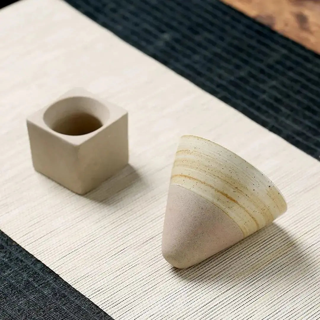 Handgefertigte Kegelförmige - Japanische Eleganz
