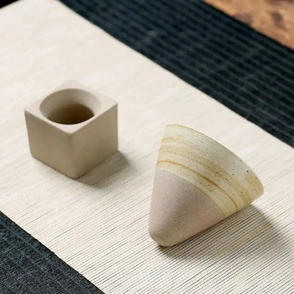 Handgefertigte Kegelförmige - Japanische Eleganz