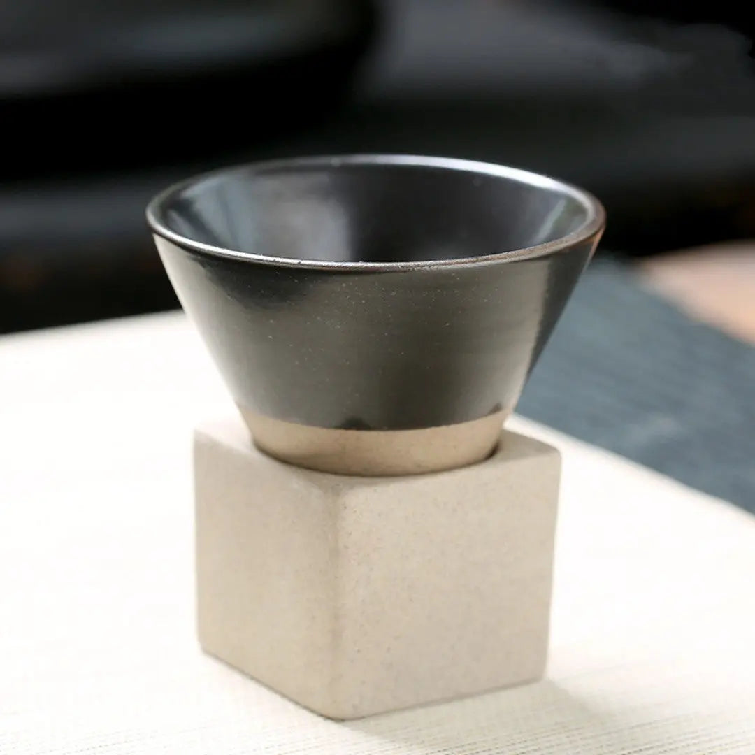 Handgefertigte Kegelförmige - Japanische Eleganz