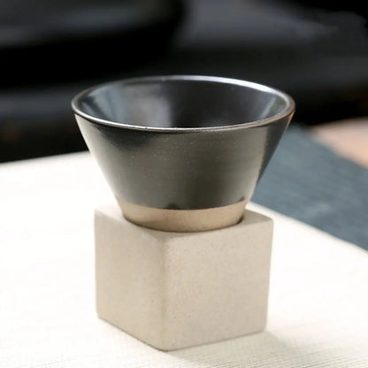Handgefertigte Kegelförmige - Japanische Eleganz