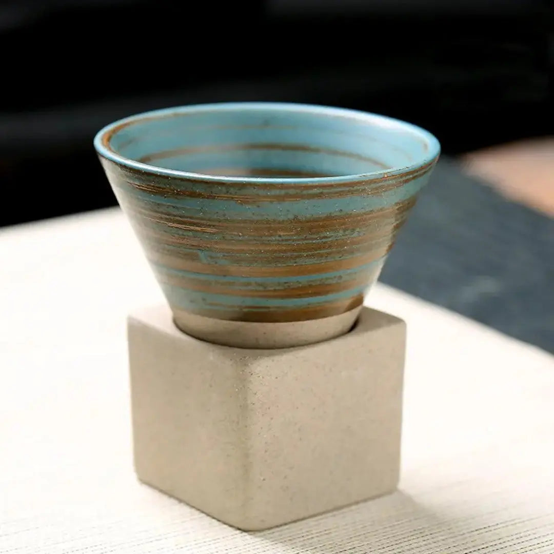 Handgefertigte Kegelförmige - Japanische Eleganz