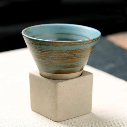 Handgefertigte Kegelförmige - Japanische Eleganz
