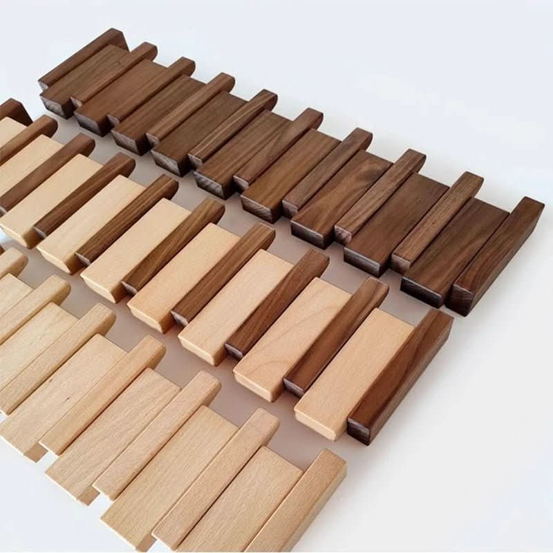 PIANOWOOD – Handgefertigte Wandgarderobe im Klavierstil