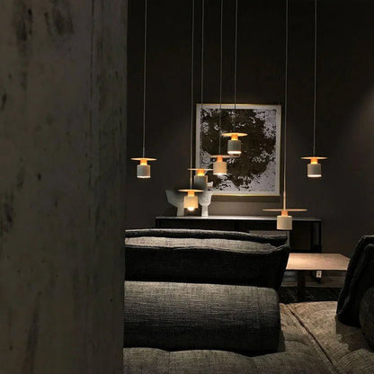 Moderne und elegante Jet-Hängeleuchte