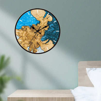 Holzwanduhr Mit Harzdetails - Japanische Eleganz