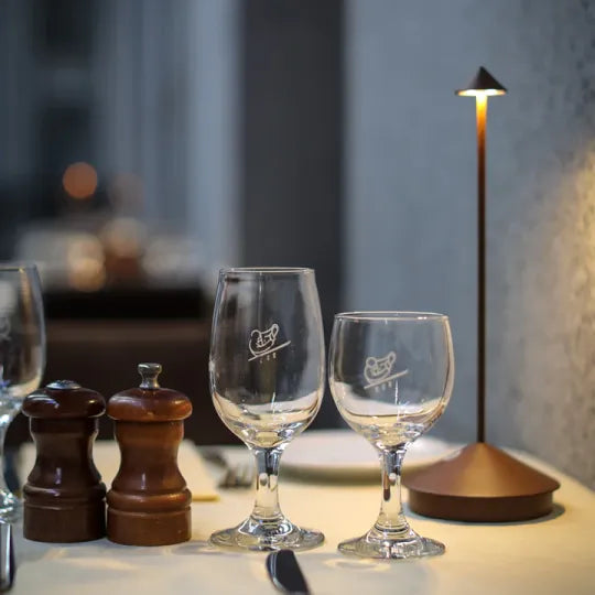ClarityGlow LED - Kabellose Tischlampe für elegante Akzente