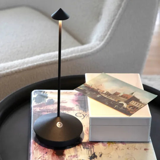 ClarityGlow LED - Kabellose Tischlampe für elegante Akzente