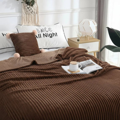 STRIPEWARM – Breite Flanell-Fleece-Decke mit Streifenmuster