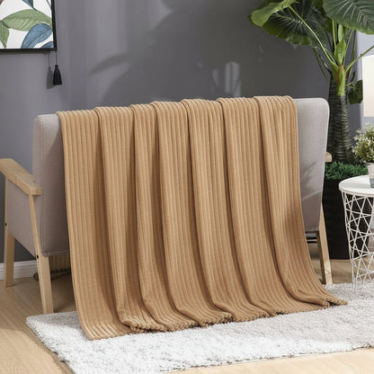 STRIPEWARM – Breite Flanell-Fleece-Decke mit Streifenmuster