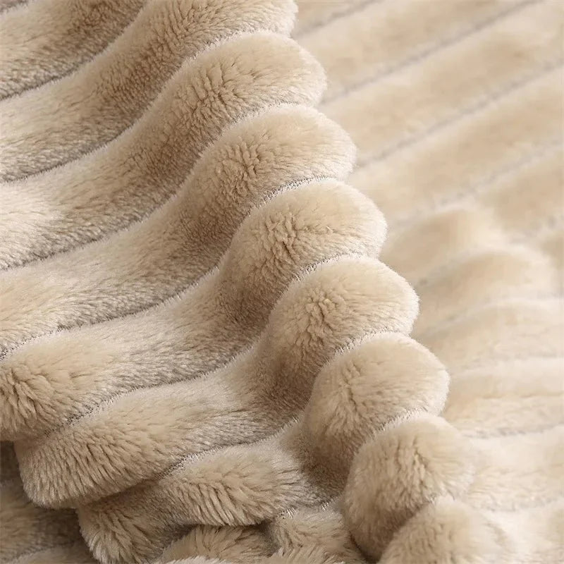 STRIPEWARM – Breite Flanell-Fleece-Decke mit Streifenmuster