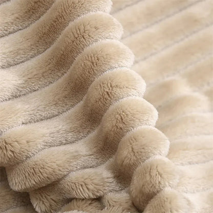 STRIPEWARM – Breite Flanell-Fleece-Decke mit Streifenmuster