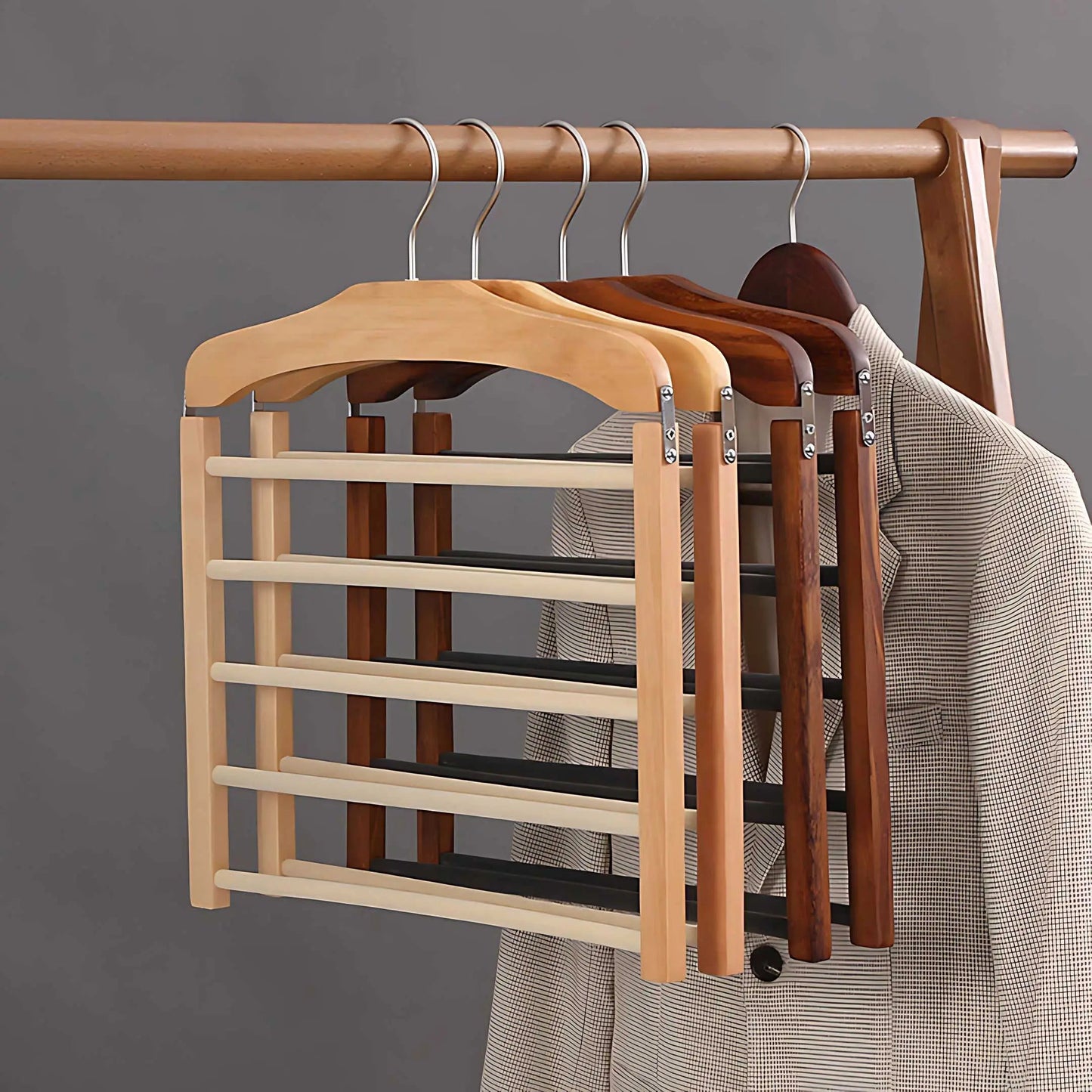Mehrstufiger Kleiderbügel Aus - Natürliches Holzdesign