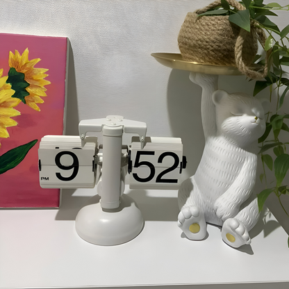 Minimalistische Flip Uhr - Zeitloser Retro-Charme