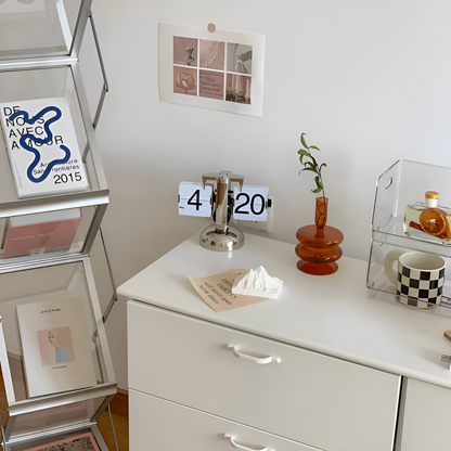 Minimalistische Flip Uhr - Zeitloser Retro-Charme
