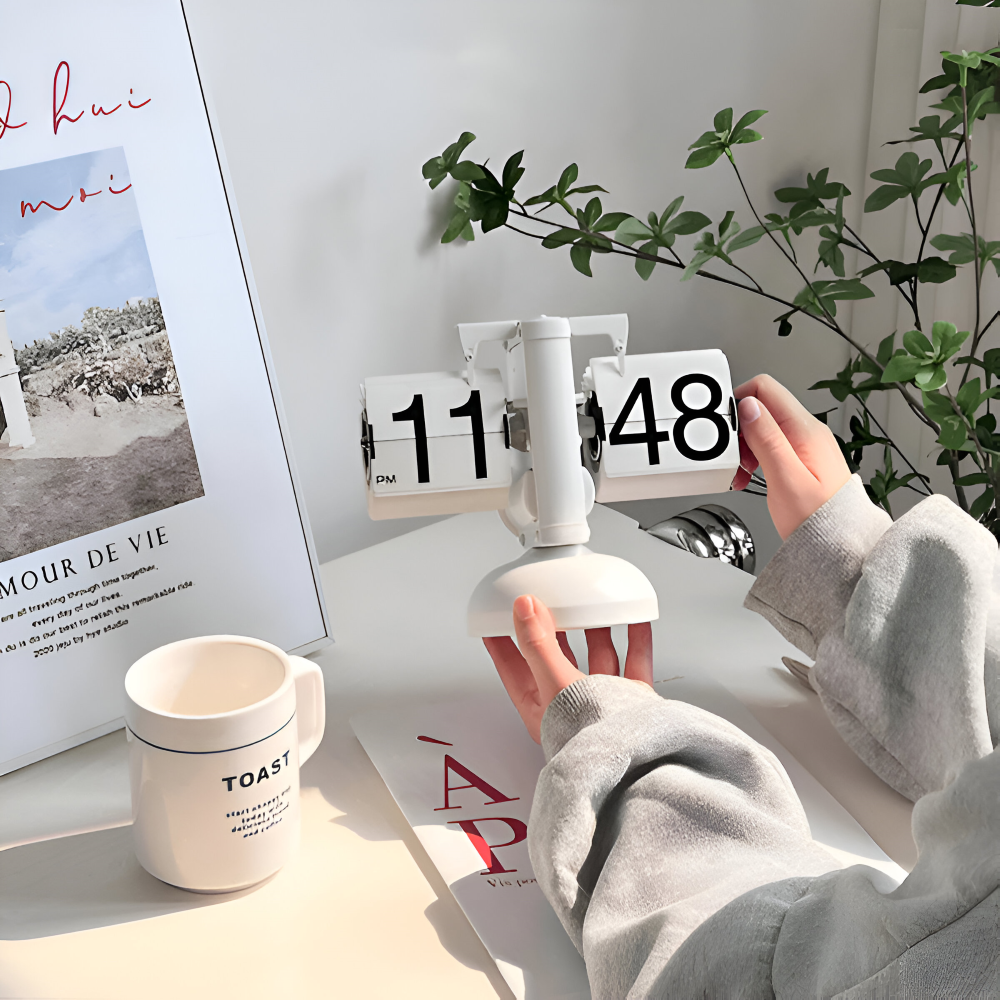 Minimalistische Flip Uhr - Zeitloser Retro-Charme