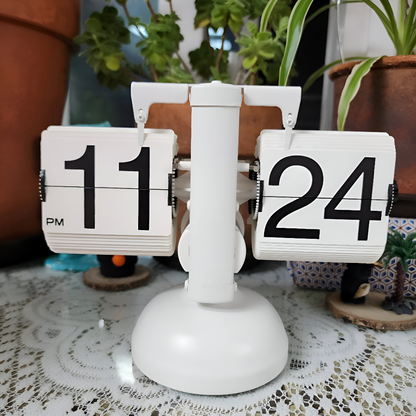 Minimalistische Flip Uhr - Zeitloser Retro-Charme