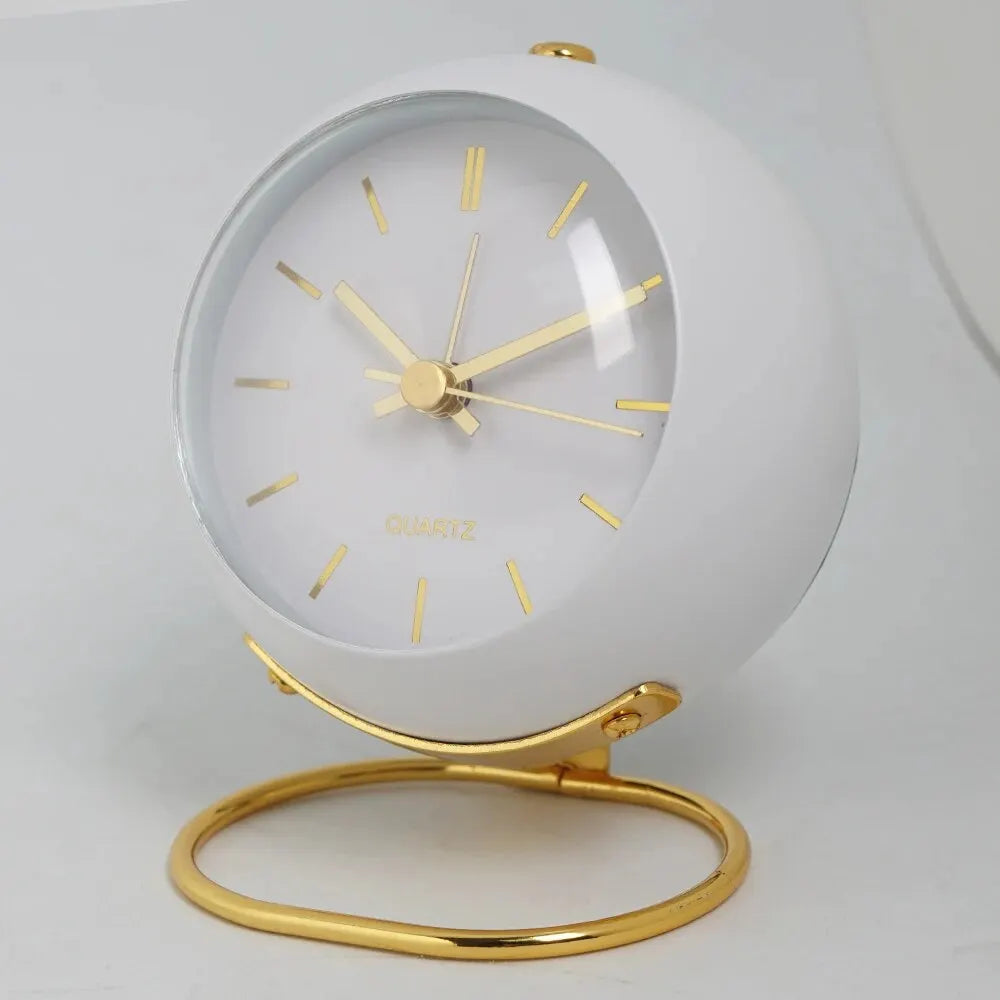Minimalistischer Wecker mit Licht - Nordisches Design