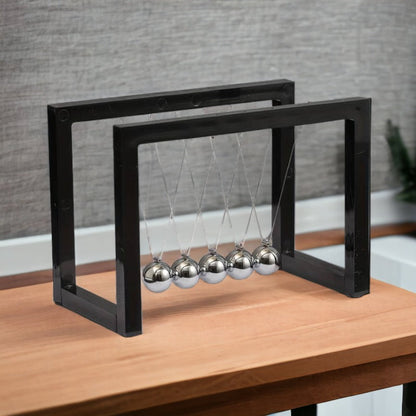 Newton Pendel Perpetuum - Modernes Lichtdesign