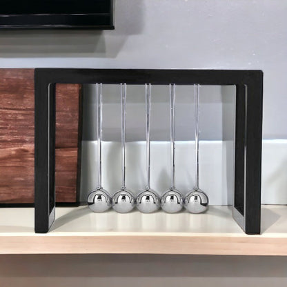 Newton Pendel Perpetuum - Modernes Lichtdesign