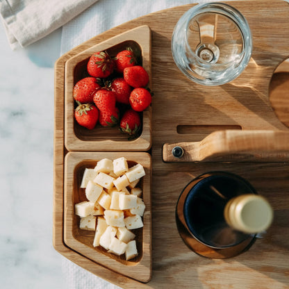 COUNTRYPLATE – Picknicktisch aus Holz mit geteilten Fächern für besondere Weinmomente