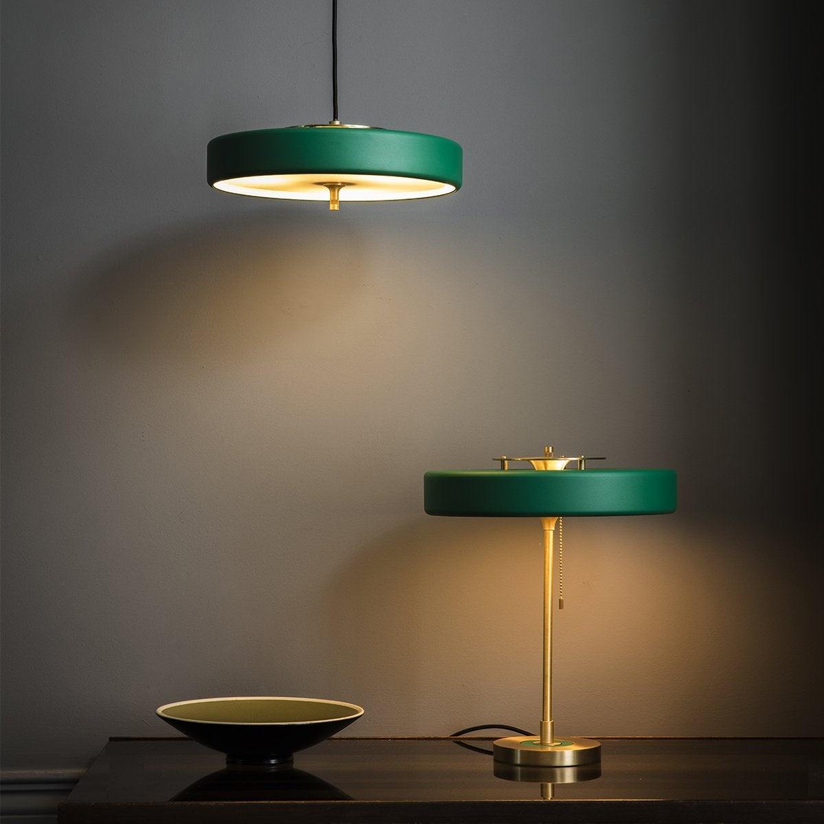 Revolve Tischlampe – Stilvolles Design mit Warmem Licht