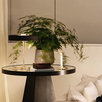 Revolve Tischlampe – Stilvolles Design mit Warmem Licht