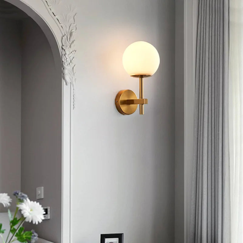 LumiNord – LED-Wandleuchte im nordischen Modern-Stil mit Glaskugel
